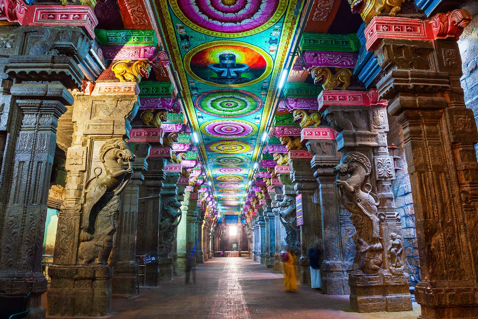 Meenakshi-Temple-Madurai-city-Tamil-Nadu-India.jpg